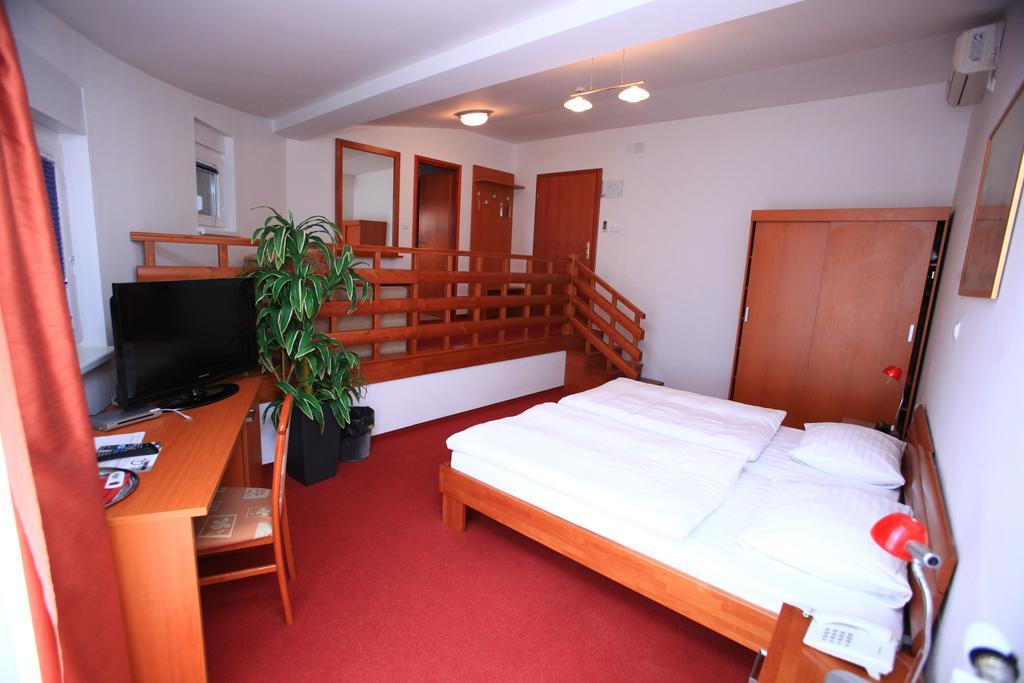 Hotel Orion Ivanec Zewnętrze zdjęcie
