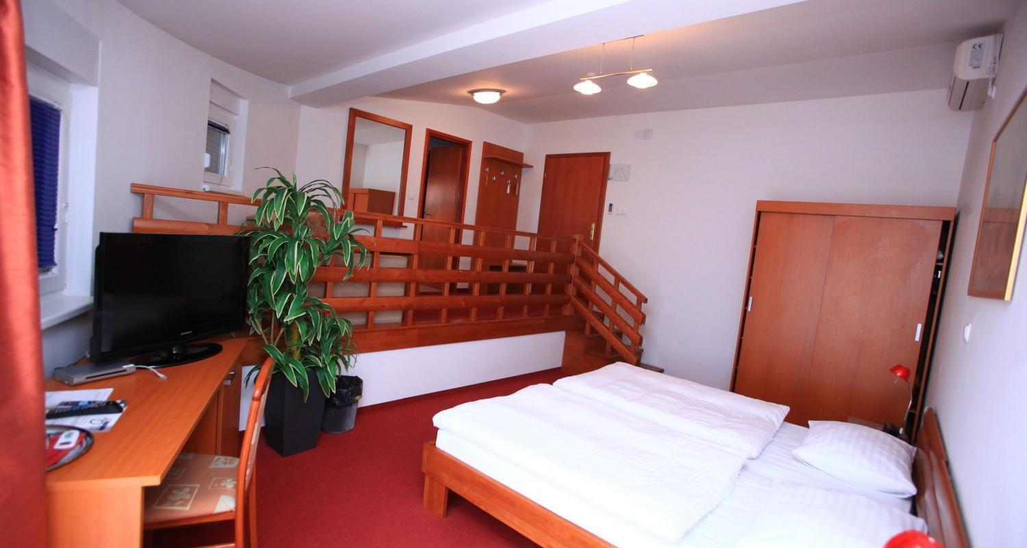 Hotel Orion Ivanec Zewnętrze zdjęcie